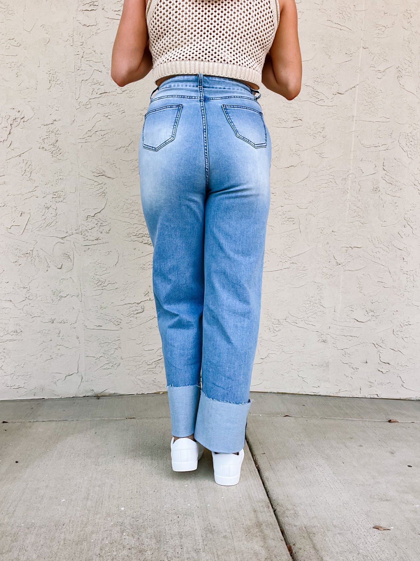 STRAIGHT LEG BOYFRIEND FIT CUFFED JEANS -LT DENIM