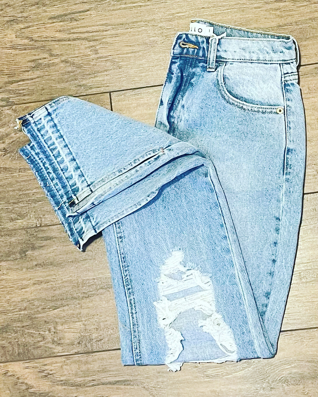 Always on My mind  distressed high waist jeans